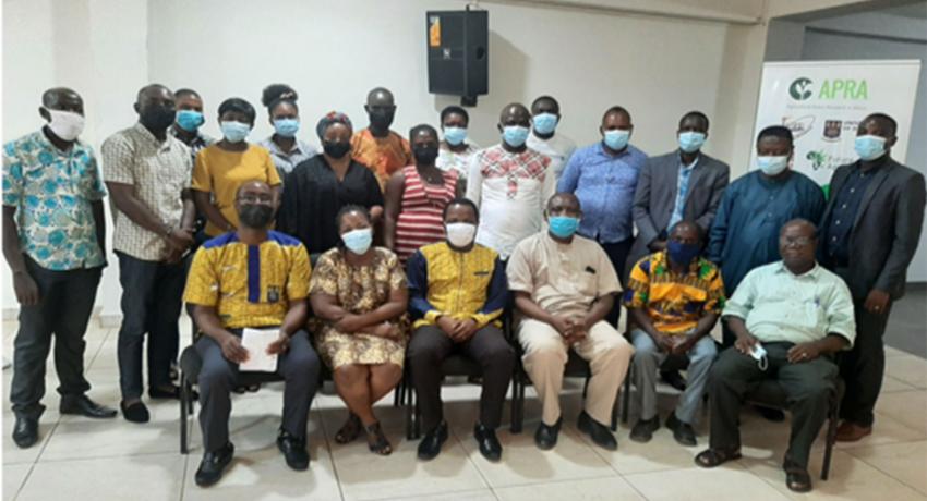 ISSER researchers engage stakeholders to discuss pathways to inclusive oil palm commercialization