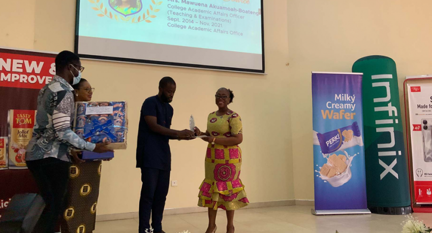 Mrs. Akuamoah-Boateng receives the award. Photo: Julia Baah-Hanson Asamoa